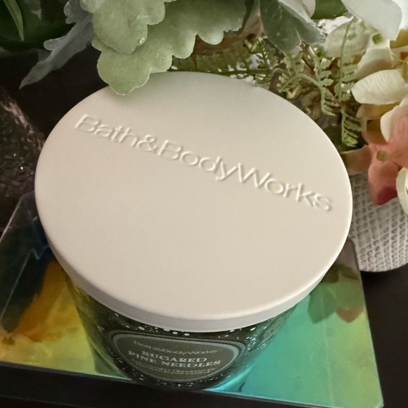 🆕🌲 BATH & BODY WORKS LIMITED EDITION “SUGARED PINE NEEDLES” 3-WICK CANDLE. NEW - Picture 2 of 4